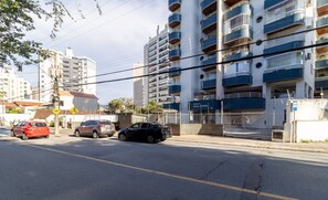 Basic Apartment | Exterior