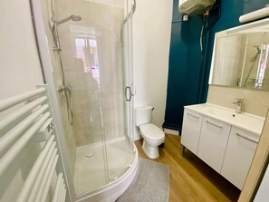 Shower, towels