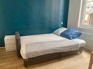 Internet, bed sheets