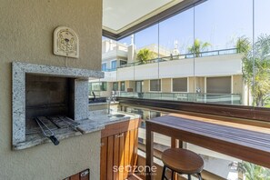 Basic Apartment | Outdoor dining