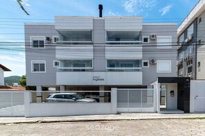 Basic Apartment | Exterior - Ap w/ BBQ 600 m From the Beach in Floripa Rli0101 (Florianópolis)