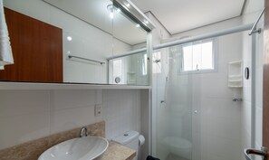 Basic Apartment | Bathroom