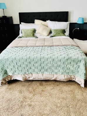 2 多间卧室、熨斗/熨衣板、免费 WiFi、床单