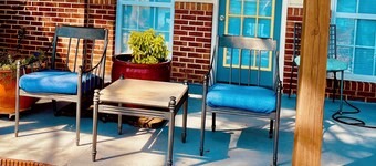 Beautiful 2-bed Garden Lake Apartment, w/ Hot Tub, Wood Stove, Parking, Buchanan