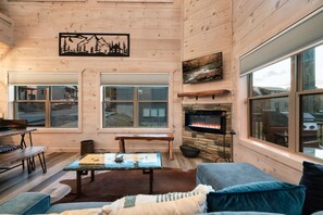 Smart-TV, Kamin, Bücher