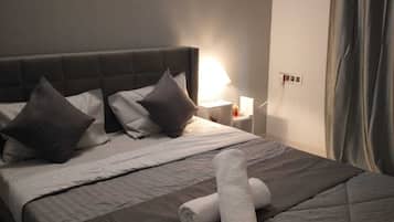 1 habitación, tabla de planchar con plancha, internet y ropa de cama