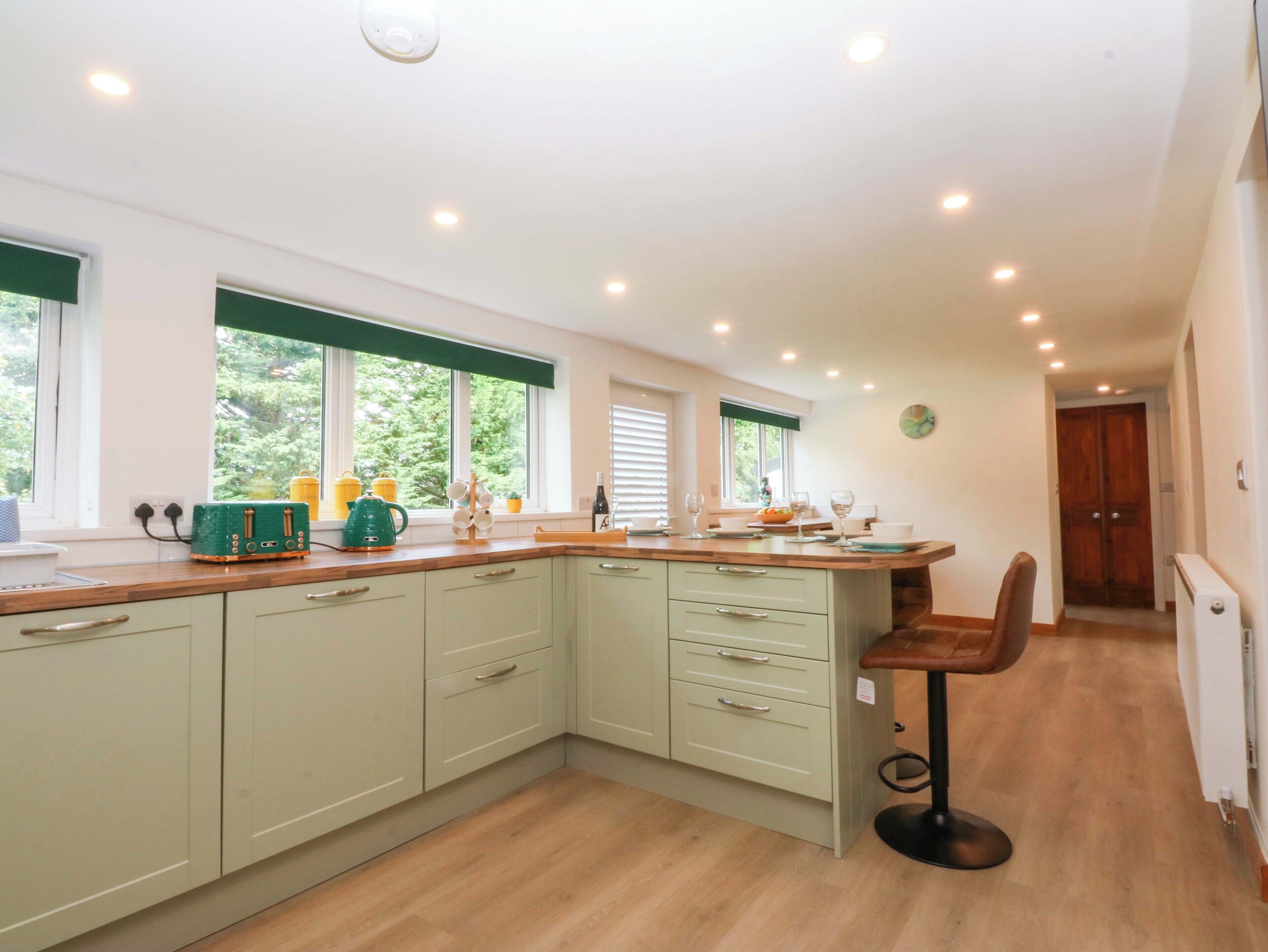 Cookware/dishes/utensils