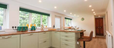 Cookware/dishes/utensils