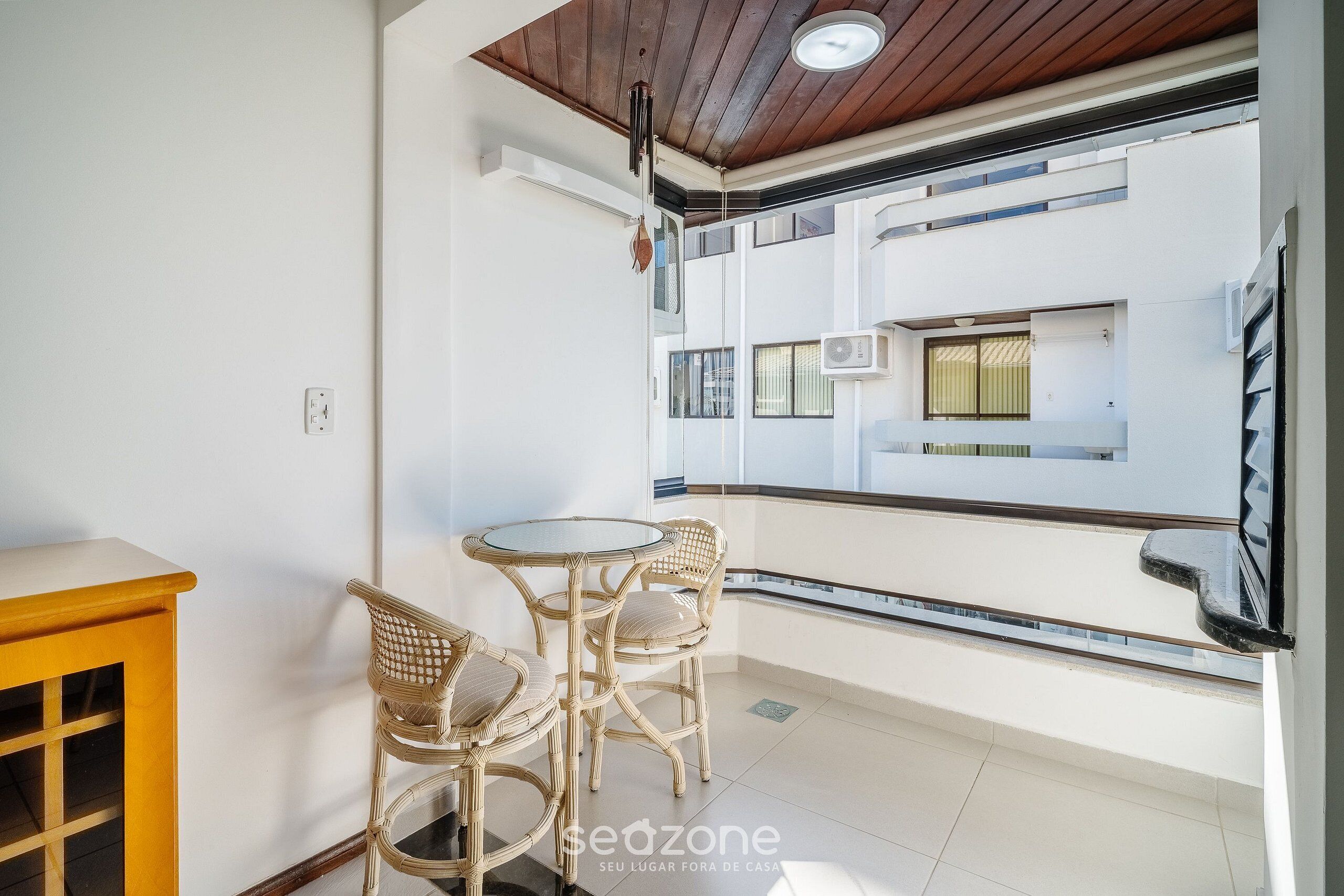 Basic Apartment | Dining