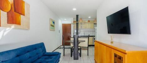 Apartemen Basic | Area keluarga | Smart TV 32-inci dengan saluran TV digital