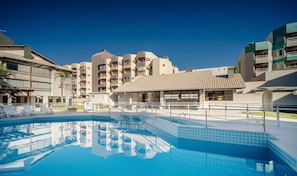 Unclassified image, 3 of 27, button - Condomínio bem localizado a 100m da Praia - CSC (Florianópolis)