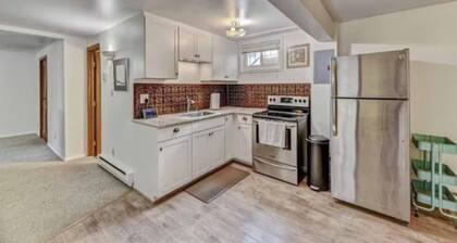 Trails, Tails & Town – Pet-Friendly Stay Near It All