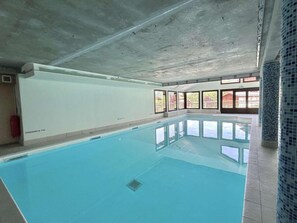 Piscine intérieure