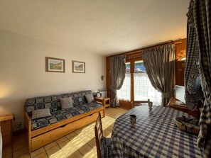 Living area - Ground floor, view ski slopes, terrace, parking, tv, ski locker, 22m², Praz sur Arly (Praz-sur-Arly)