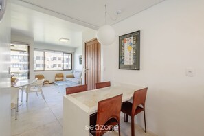 Basic Apartment | Dining - Charm and Elegance by the Sea! RIT (Florianópolis)