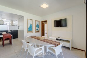 Basic Apartment | Dining
