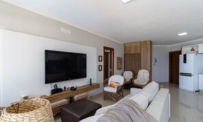 Basic Apartment | Living area