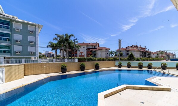 Basic Apartment | Pool