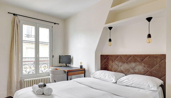 1 bedroom, iron/ironing board, travel cot, WiFi