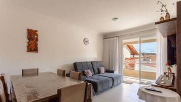 Basic Apartment | Living area