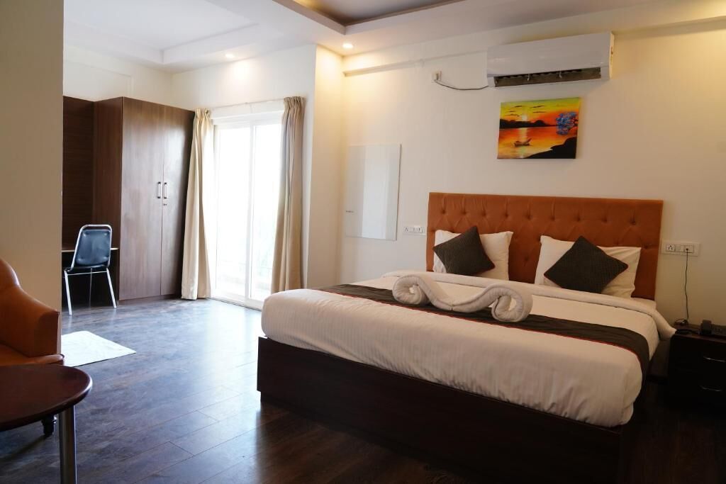 Deluxe Double Room, Balcony, City View | In-room safe, soundproofing, wheelchair access