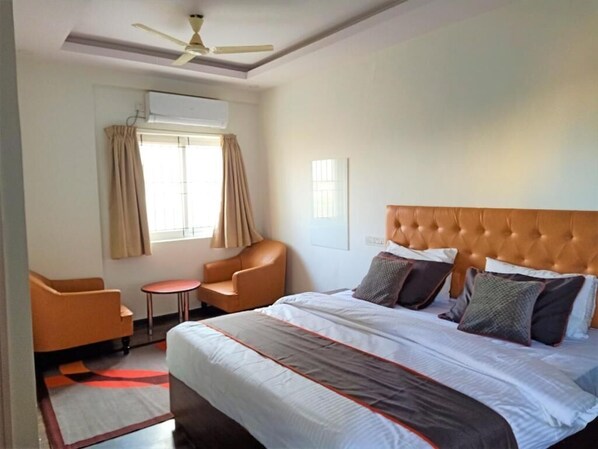 Standard Double Room | In-room safe, soundproofing, wheelchair access - Suraksha Stay ITPL Hotel (Bengaluru)