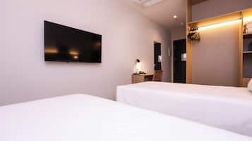 Superior-værelse med 2 enkeltsenge | Pengeskab på værelset, skrivebord, arbejdsområde til bærbare computere