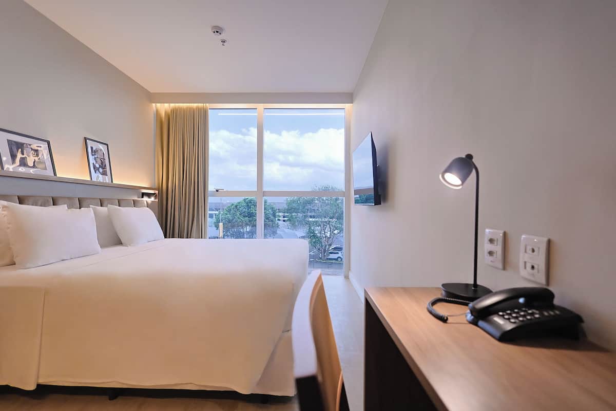 Superior dubbelrum | Värdeförvaringsskåp på rummet, skrivbord och arbetsyta för laptop