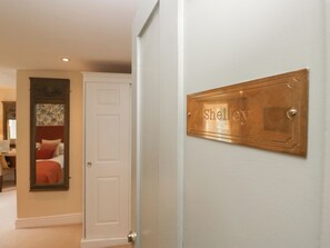 بديكورات فريدة لكل غرفة وطراز فريد لكل وحدة وواي فاي مجانًا