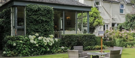 屋外ダイニングエリア