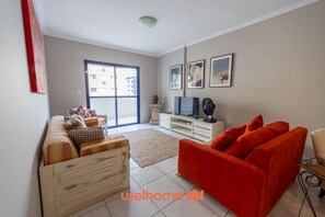 TV - Apto na Praia Grande a 150m da Praia do Forte (Praia Grande)