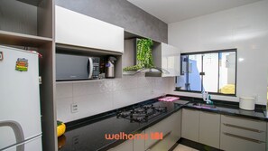 Fridge, microwave, stovetop, toaster - Casa em Rondonopolis a 5km do centro (Rondonópolis)