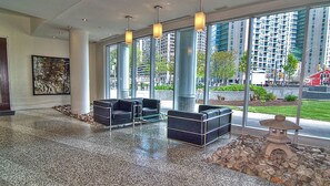 Lobby - Waterclub Lakeview 2 BR Condo, Pool, Gym, Parking (Toronto)