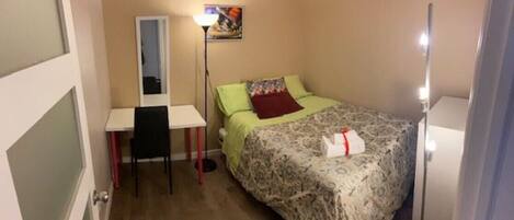 2 多间卧室、熨斗/熨衣板、免费 WiFi、床单