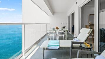 Departamento Confort, 2 habitaciones, balcón, vista a la playa | Vista del balcón