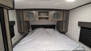 1 bedroom, internet, bed sheets