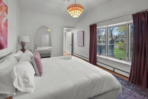 5 bedrooms, iron/ironing board, internet, bed sheets