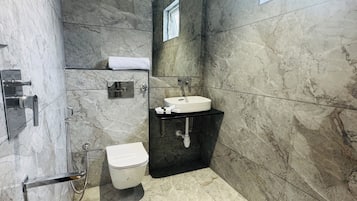 Chambre Standard avec lits jumeaux | Salle de bain