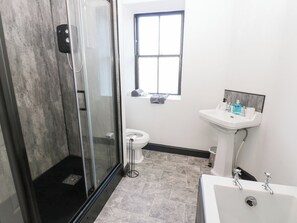 Cottage | Bathroom | Shower - Lowther Penthouse (Whitehaven)