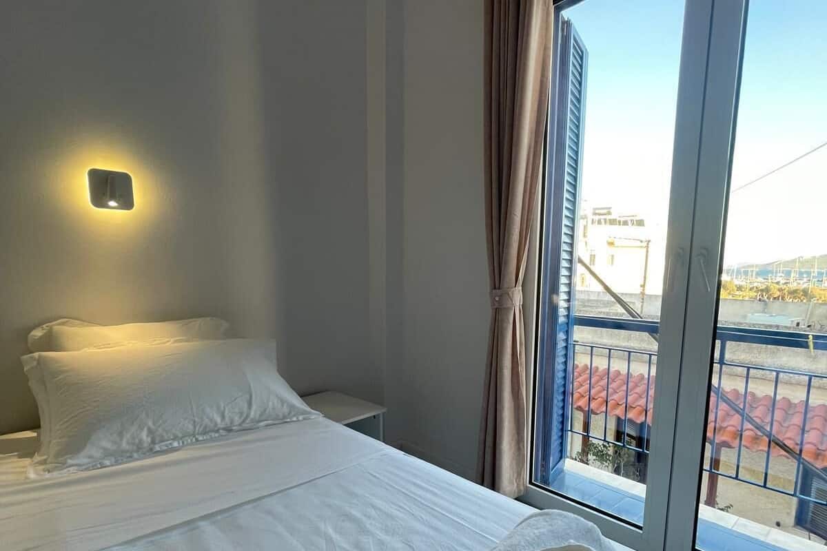 Double or Twin Room, Air conditioning, Harbor View | Desk, free WiFi