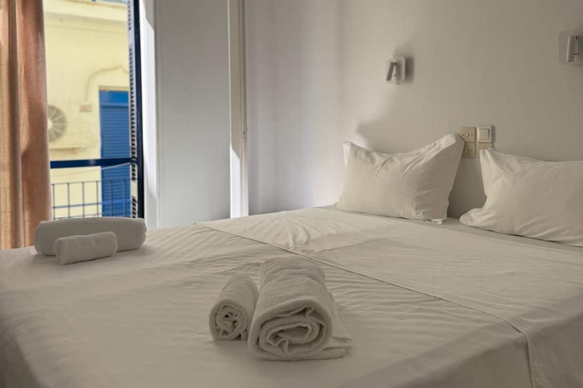 Double or Twin Room, Private Bathroom | Desk, free WiFi