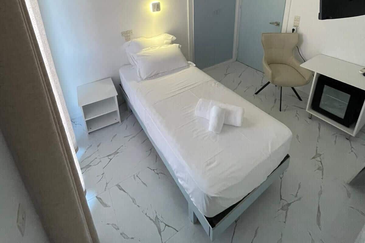Single Room, Balcony | Desk, free WiFi