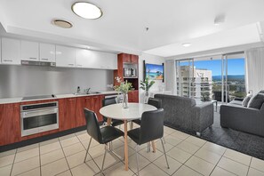 Interior - Towers of Chevron - Level 17 - Riverside (Surfers Paradise)