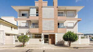 A modern two-story building with a flat roof, large windows, and a central entrance. - Cozy Apartment 5 Mi From the Beach, Floripa Ece104 (Florianópolis)