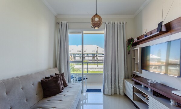 Basic Apartment | Living area