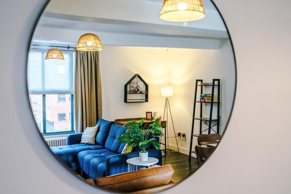 Fernseher, Kamin, Videospiele, Arbeitsbereiche