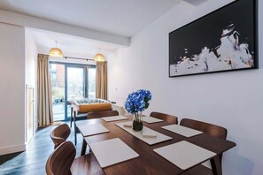 Dining - Stunning Townhouse | Terrace+ Games+ Free Parking (Manchester)