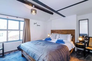 Iron/ironing board, free WiFi, bed sheets - Stunning Townhouse | Terrace+ Games+ Free Parking (Manchester)