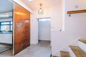 Interior - Stunning Townhouse | Terrace+ Games+ Free Parking (Manchester)