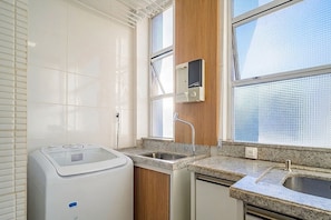Basic Apartment | Private kitchen | Cookware/dishes/utensils - Charming Apartment in Downtown Floripa Edc402 (Florianópolis)